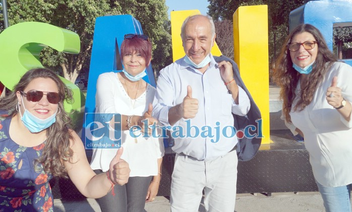 CON FUERZA Y VIGOR.- Aquí tenemos al ya candidato independiente a su reelección como alcalde de San Felipe, Patricio Freire Canto, acompañado por la dirigenta sindical Rosa Herrera y las dirigentas sociales Sady Fuenzalida y Yennifer Ortega (Independiente).