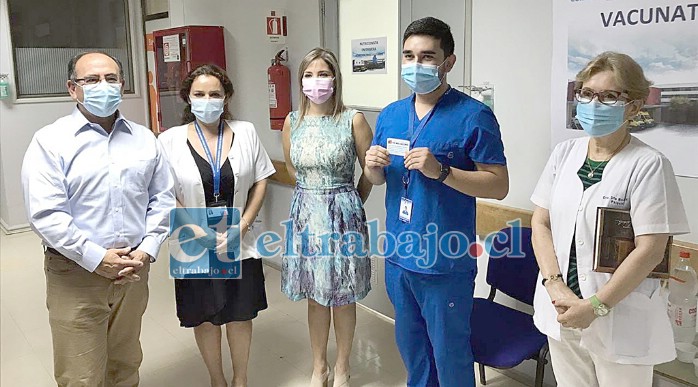 Autoridades de Gobierno y Salud celebraron la llegada de las primeras vacunas, aunque se espera recién en el primer semestre vacunar a toda la población.