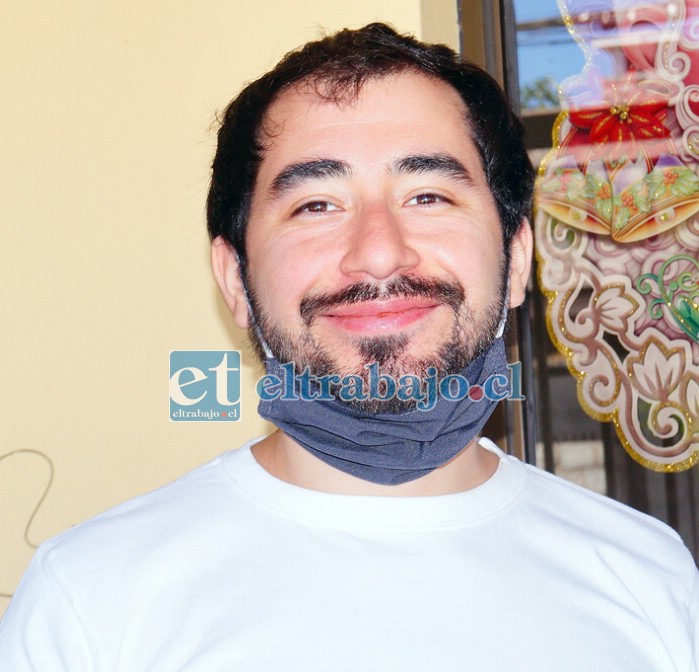 Nicolás Gómez, activista de la WWF Chile, realiza una campaña en Aconcagua.