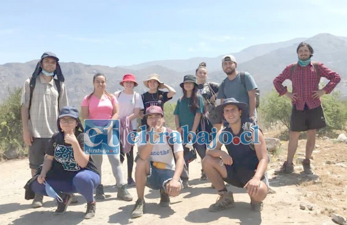 JÓVENES EJEMPLARES.- Estos jóvenes aconcagüinos desarrollan de manera permanente sus campañas medioambientales en muchos rincones de San Felipe y otros sectores del valle.