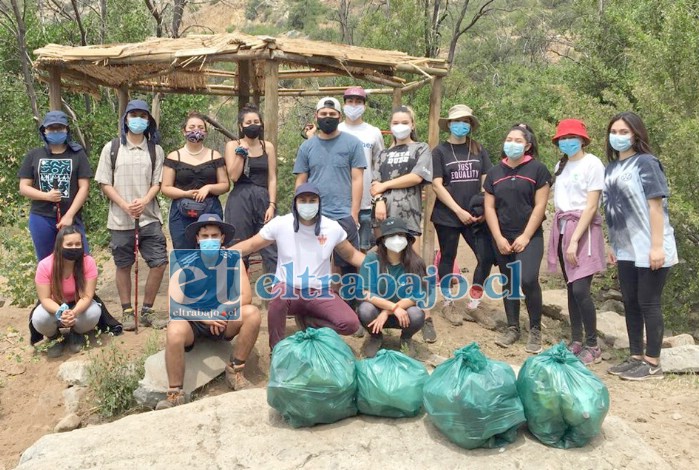 LIMPIANDO NUESTRA COMUNA.- También desarrollan campañas para recolectar basura de los espacios públicos, recuperándolos así para los vecinos.