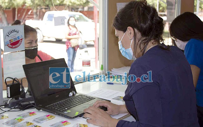 El listado con las personas beneficiadas está disponible en www.munisanfelipe.cl, donde aparece el día en el que debe ser retirada la Tarjeta Solidaria.