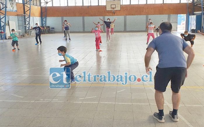 El programa está enfocado en los padres que realizan labores productivas de temporada, que residen en la comuna y que no tienen redes de apoyo para cuidar a sus hijos.