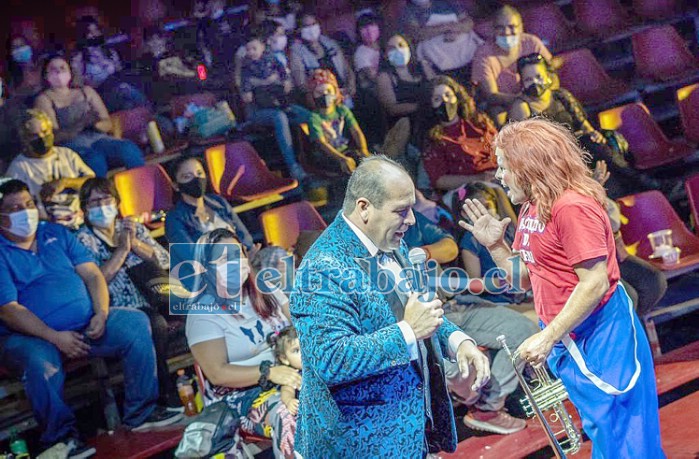 ÚNICO CIRCO ABIERTO EN EL PAÍS.- Aquí tenemos al tremendo Pastelito de Chile, arrollador artista que desordena con alegría el escenario para arrancarnos carcajadas en cada función.