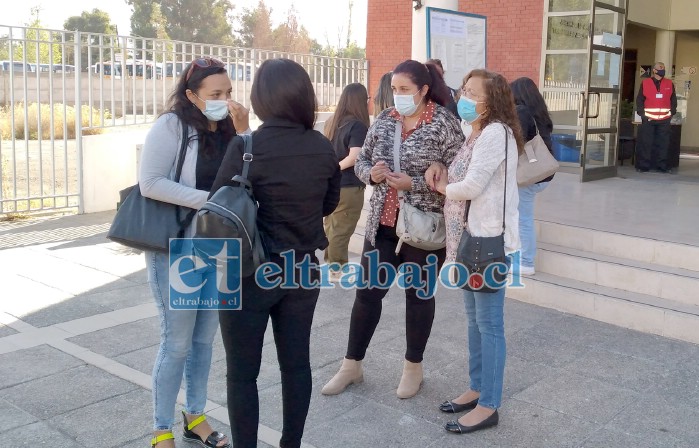Familiares del músico Juan Gabriel Rodríguez llegaron para la audiencia en el tribunal de San Felipe.