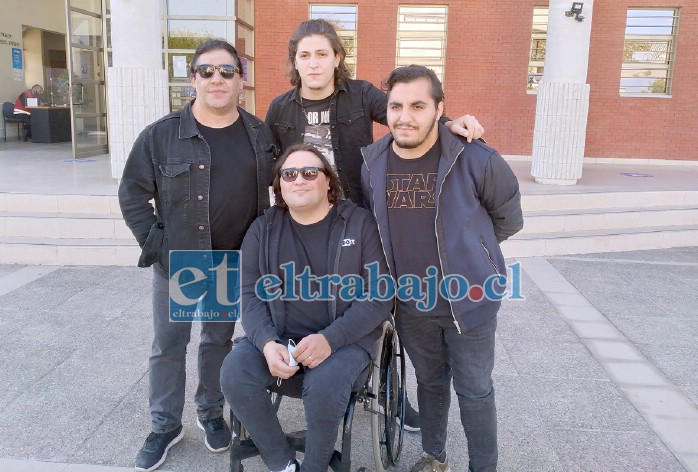 Los integrantes de la agrupación ‘Garras de Amor’ llegaron para acompañar a la familia.