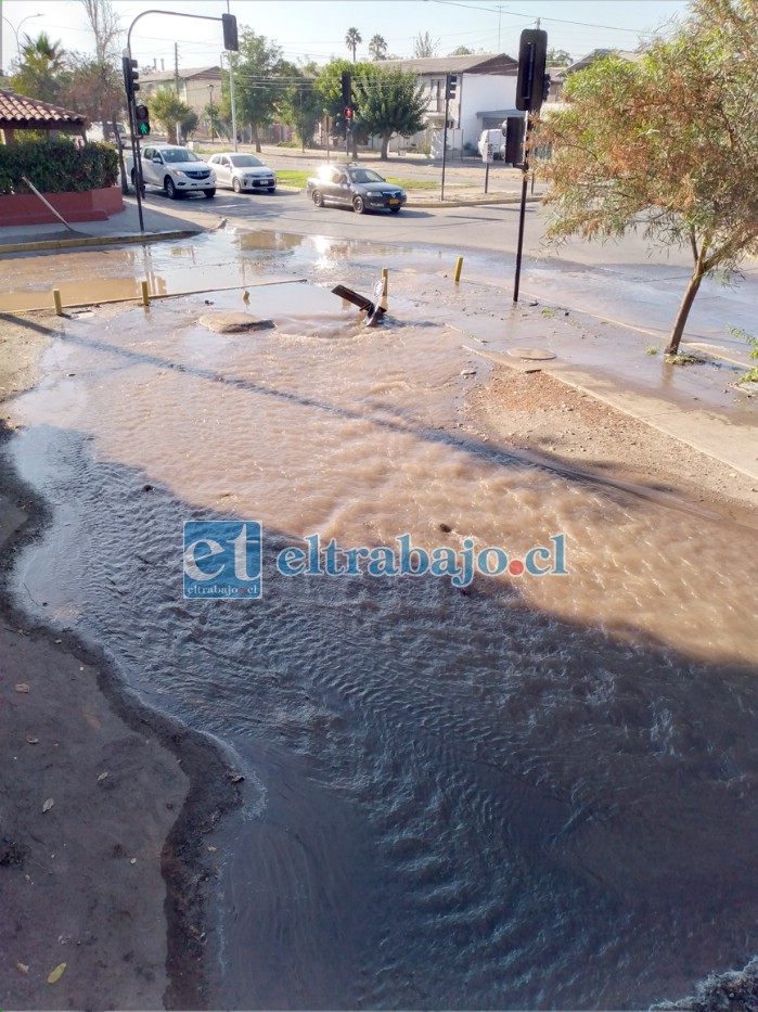 Este es el punto exacto donde se produjo la rotura de la matriz de agua potable.