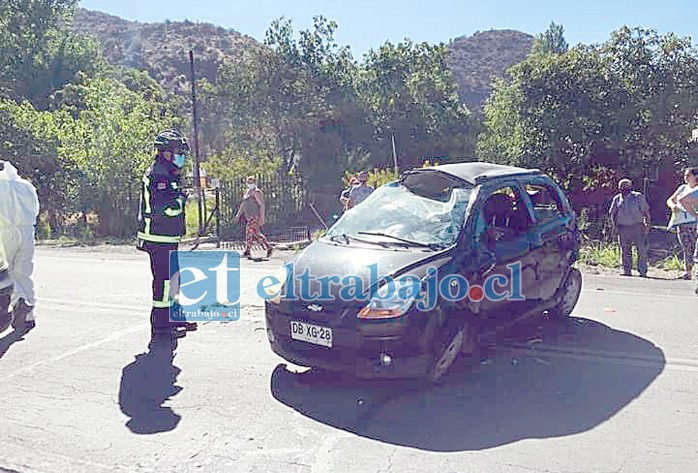Así quedó el vehículo volcado la mañana de ayer en el sector de Las Coimas. (Imagen gentileza Putaendo Informa).