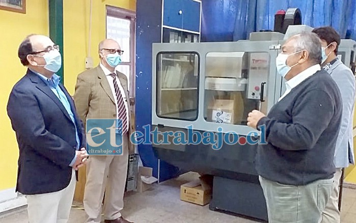 VISITA OFICIAL.- El gobernador Claudio Rodríguez visitó la Escuela Industrial Richard Cuevas de San Felipe, para inspeccionar también las medidas de higiene y seguridad.