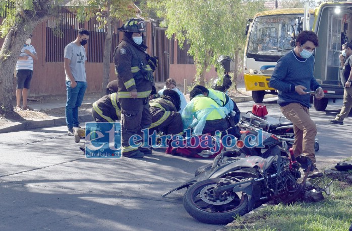DIRECTO A URGENCIAS.- Al lugar acudió una unidad del SAMU, la unidad B-4 de Bomberos y Carabineros.